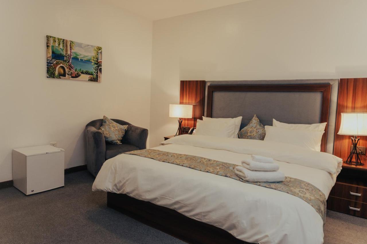 Sinclair Lake Chad Abuja Bagian luar foto