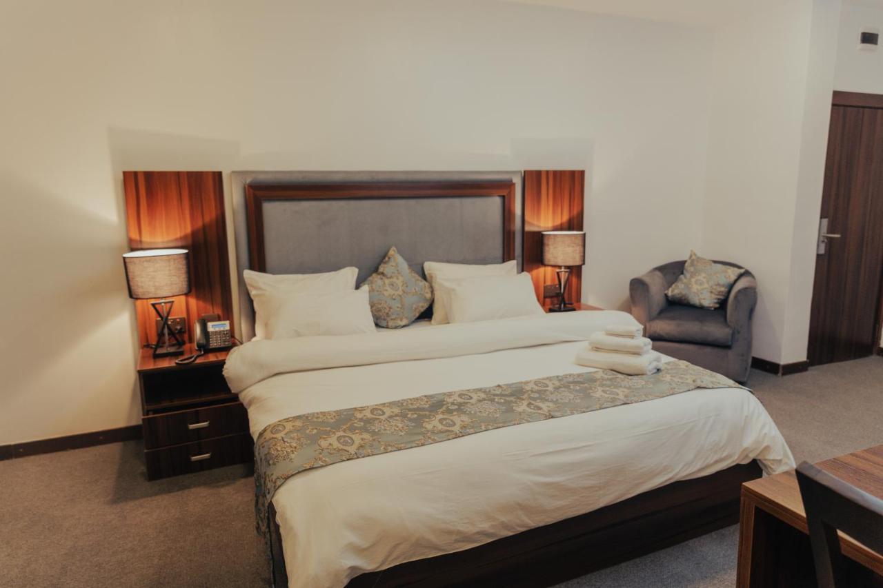 Sinclair Lake Chad Abuja Bagian luar foto