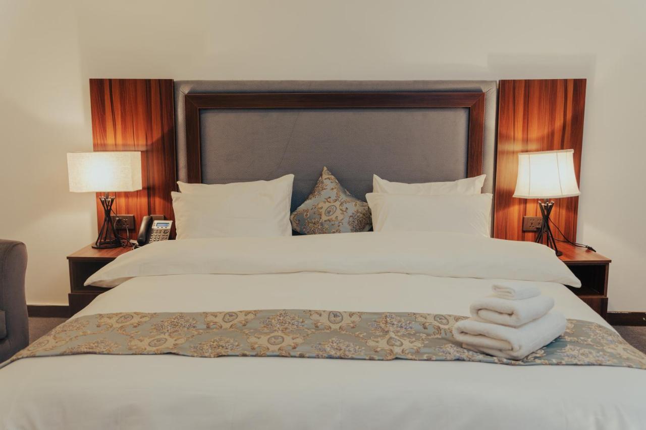 Sinclair Lake Chad Abuja Bagian luar foto